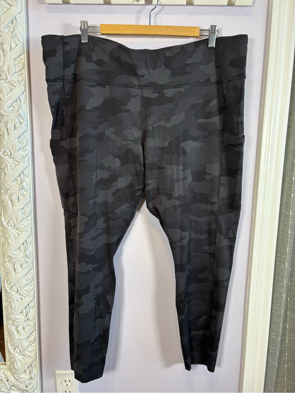 lululemon athletica Womens Black Camo Active Leggings with Side Pockets Size 20